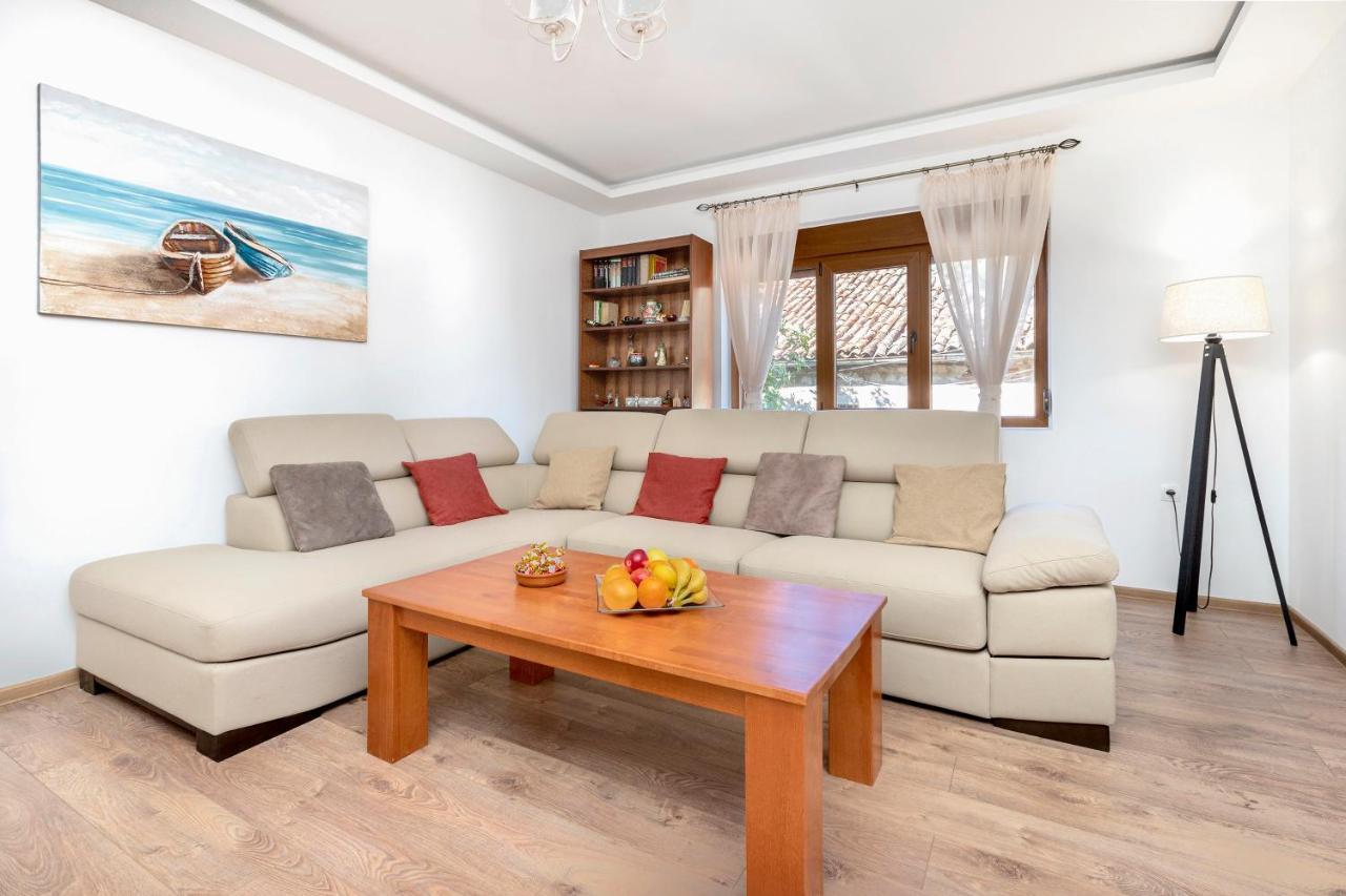 Seafoam Apartment Котор Екстер'єр фото